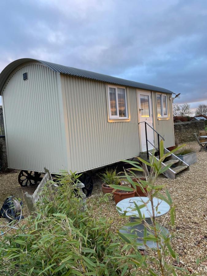 The Shepherd'S Hut Mixbury Экстерьер фото